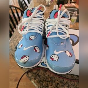 Nike Women's Size 9/Men's Size 7 Hello Kitty Sneakers